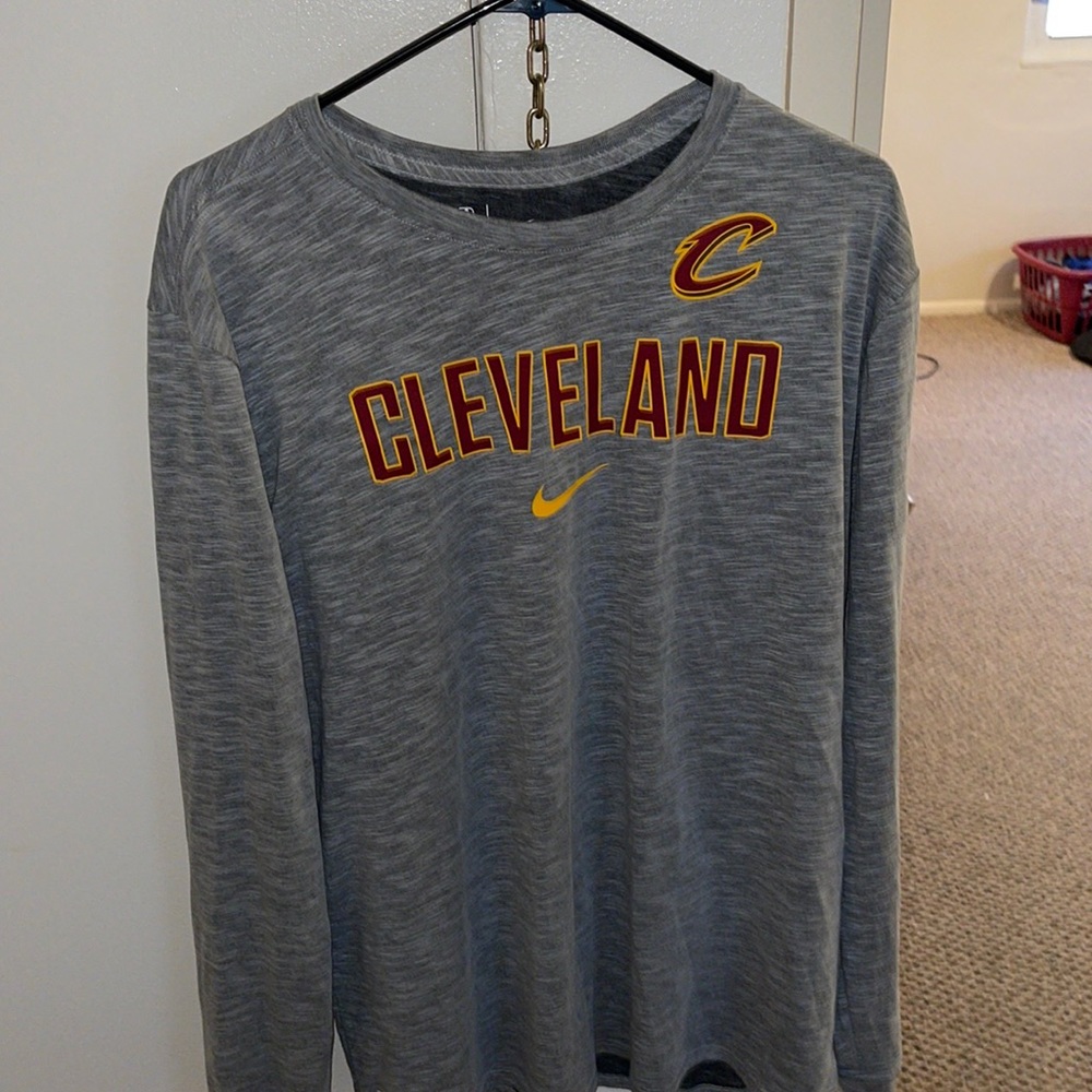 Cleveland Cavs long sleeve tee